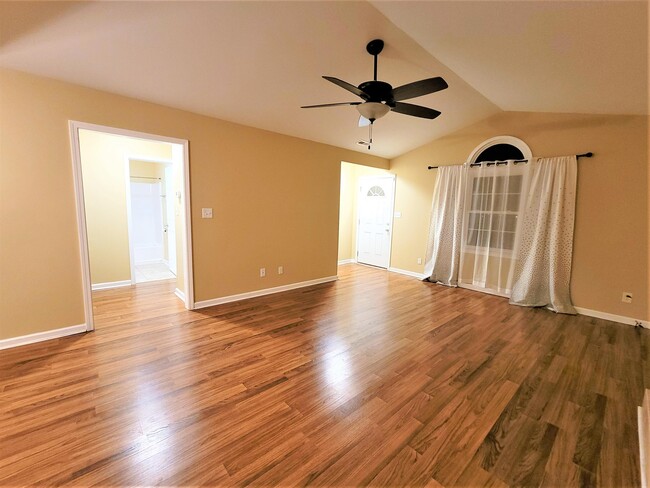 Foto del edificio - 2640 Strickland Bridge Rd