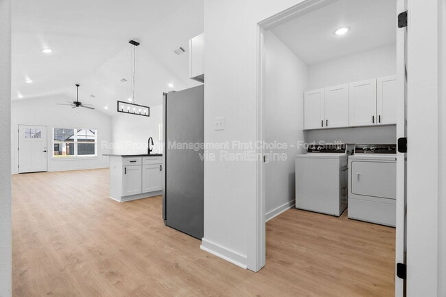 Foto del edificio - 8725 Cantera Dr