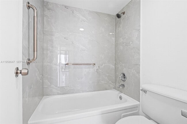 Building Photo - 1000 St Charles Pl