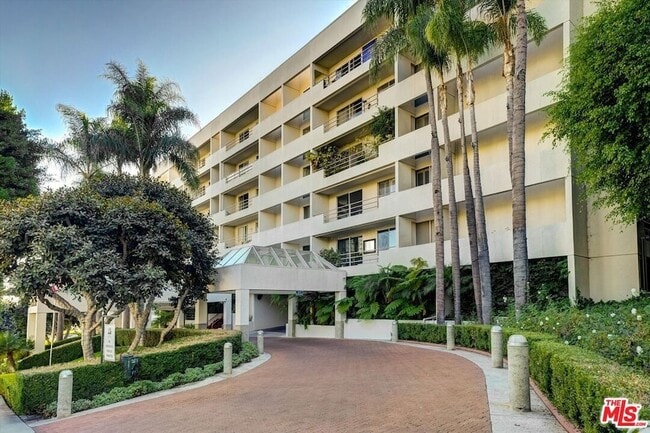 Photo - 1131 Alta Loma Rd House