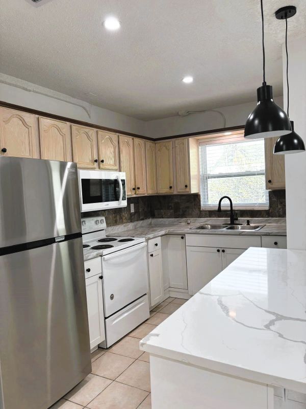 Foto del edificio - 1117 NE 10th St