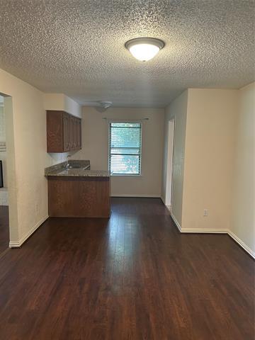 Foto del edificio - 820 Lake Forest Ct