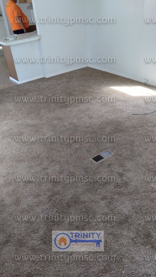 Building Photo - Spacious home with available now!