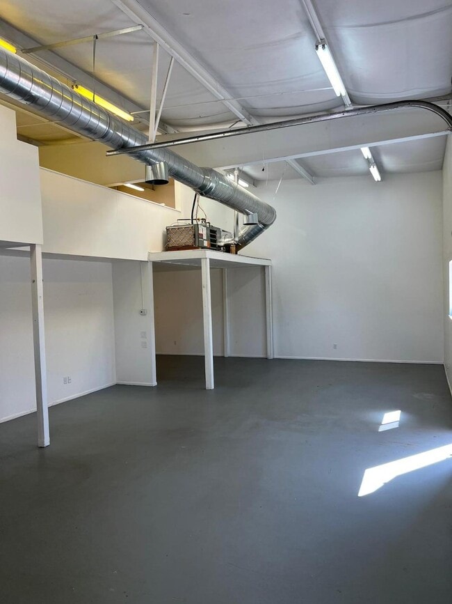 Building Photo - 2754 Agua Fria St