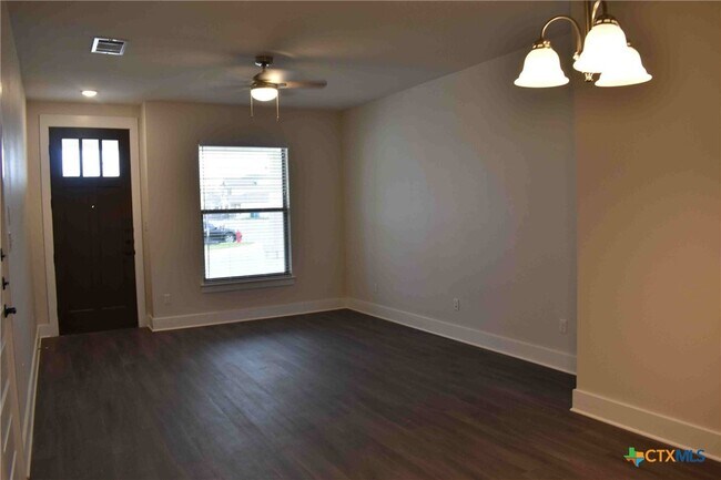 Foto del edificio - 1300 Black Locust Drive West