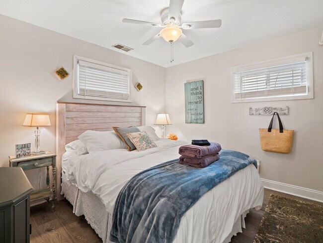 Foto del edificio - 6209 Oakwood Beach Dr