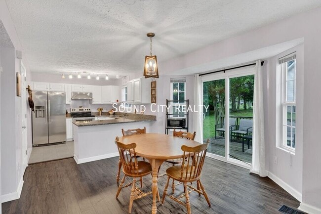 Photo - 1233 Twin Cir Dr House