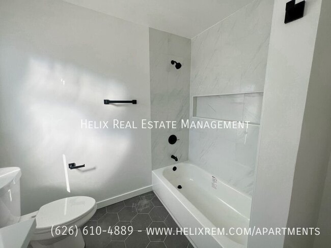 Building Photo - 1313 Huntington Dr