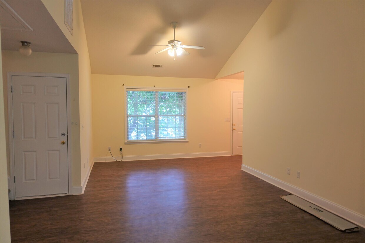 Primary Photo - 312 Sprucewood Ct