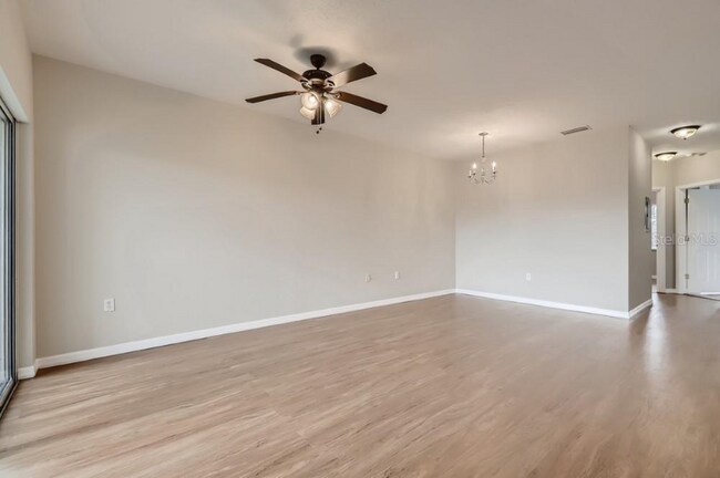 Foto del edificio - 6011 Portsdale Pl