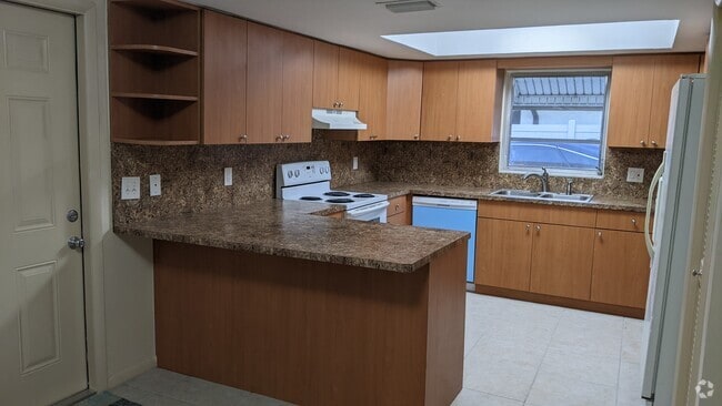 Large eat-in kitchen - 736 NE 39th St