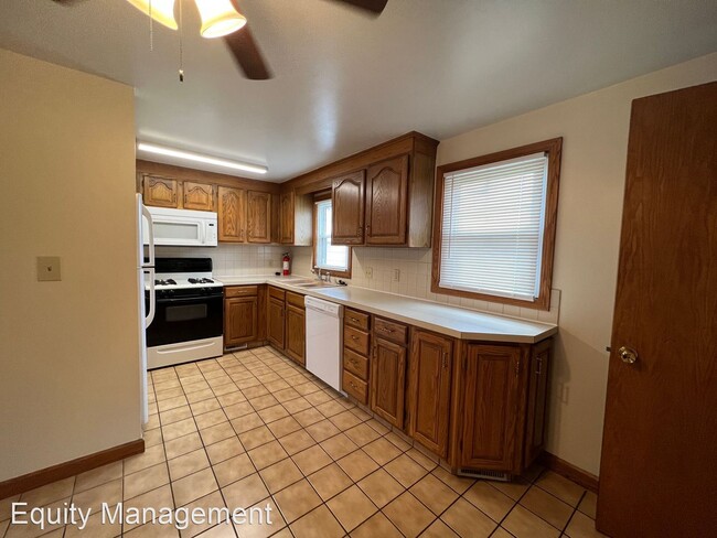 Foto del edificio - 3 br, 1.5 bath House - 1046 Leslie Lane