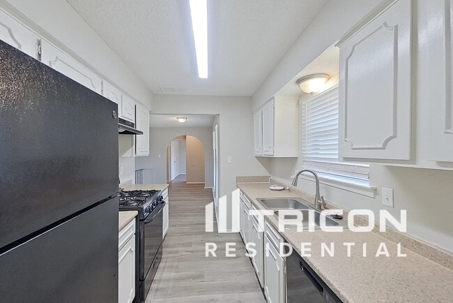 Foto del edificio - 1221 Aldenwood Dr