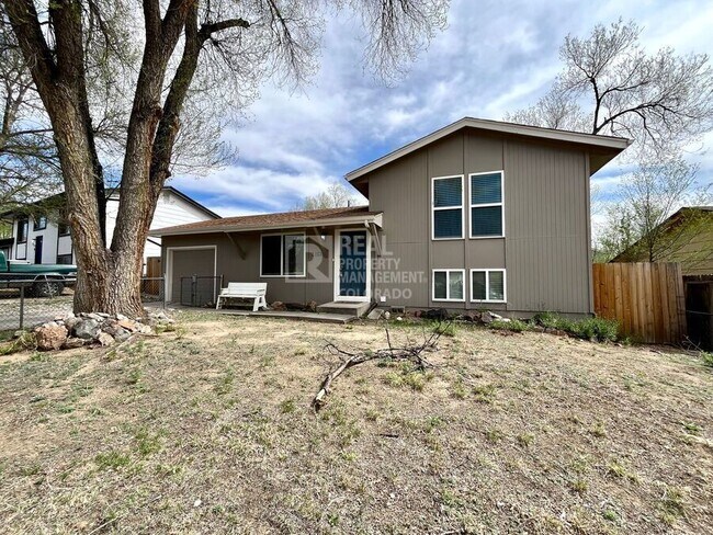Building Photo - 2123 Fernwood Dr