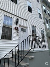 Building Photo - 331 Monroe St