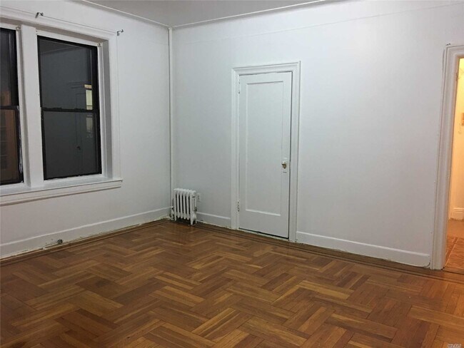Foto del edificio - 144-35 Roosevelt Ave