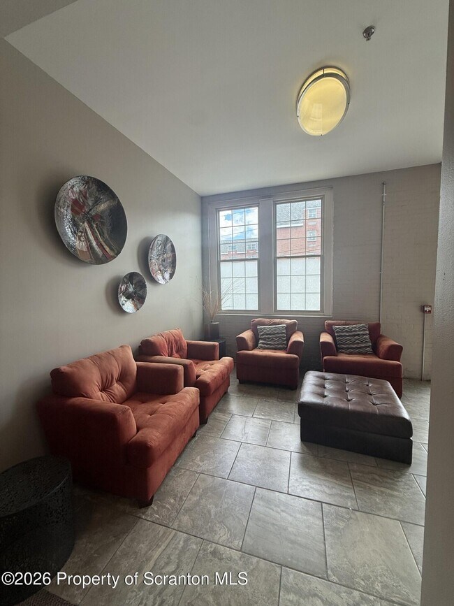 Foto del edificio - 831-831 Adams Ave
