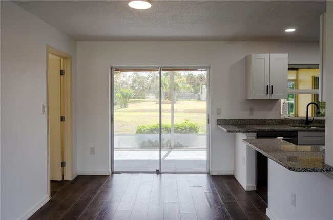 Foto del edificio - 1355 Kirkwood Ln