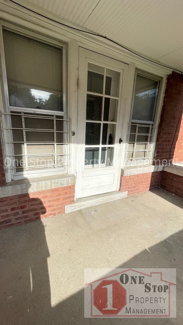 Building Photo - Gorgeous and Unique 2 Bedroom, 1 Bathroom ...