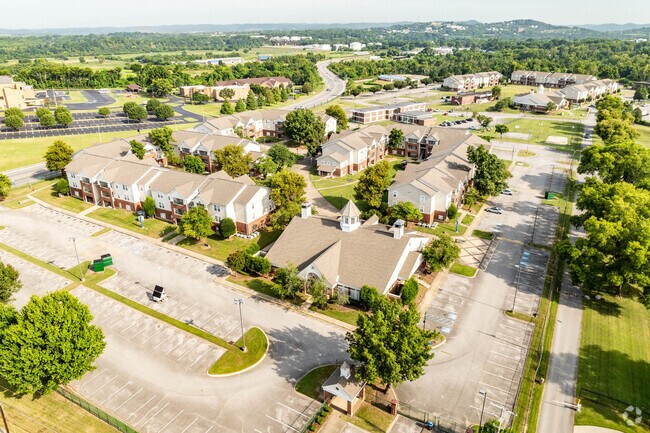 Foto aérea - Ford Residential Complex