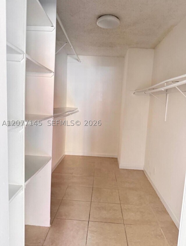 Foto del edificio - 6990 Miami Gardens Dr