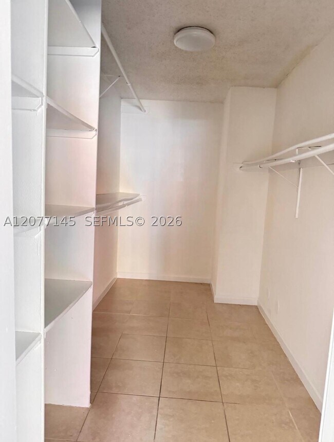 Building Photo - 6960 Miami Gardens Dr
