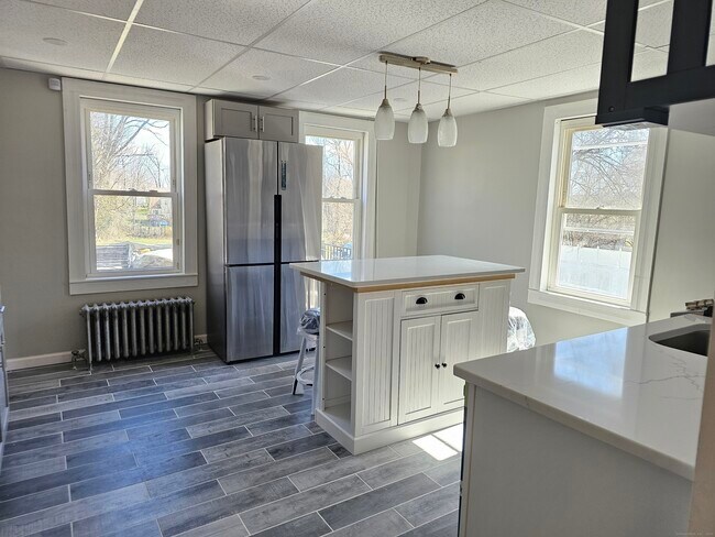 Building Photo - 243 Pond St