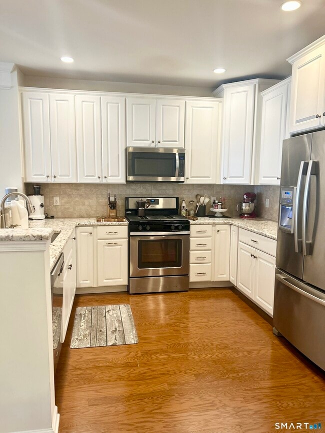 Foto del edificio - 414 Center Meadow Ln