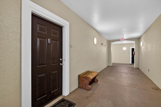 Foto del edificio - 8290 Gate Pkwy W