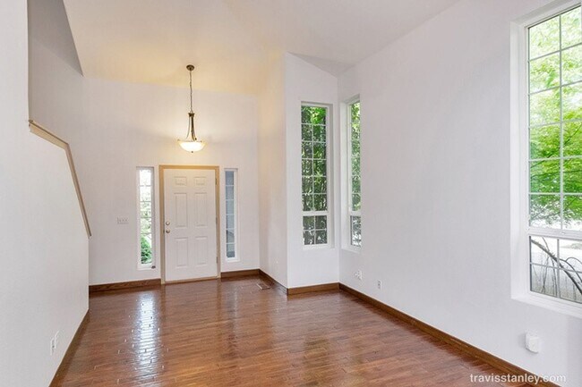 Building Photo - Beautiful Bethany 3 Bedroom Home!