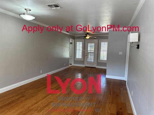 Building Photo - 2 bed/1 bath East Sac Gem!