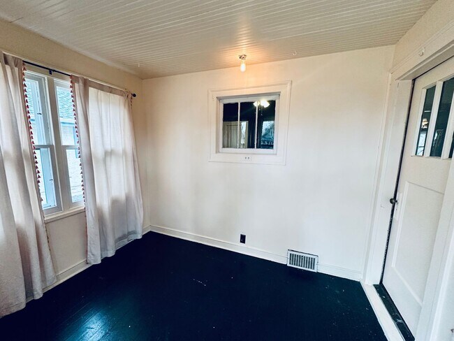 Building Photo - Charming 2-Bedroom Home w/ Finished Loft, ...