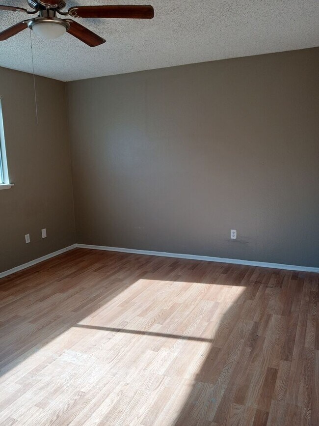 Foto del edificio - Lovely 4 bedroom