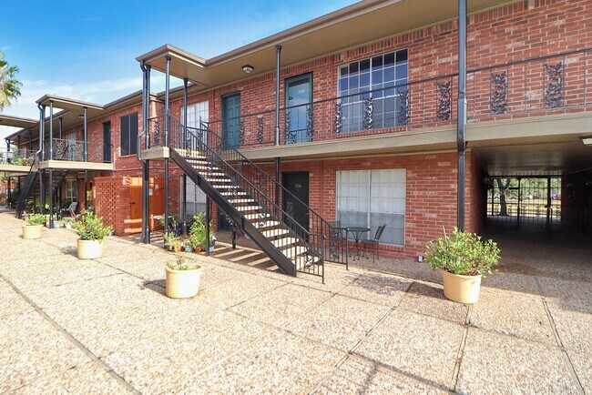 Foto del edificio - 11550 Chimney Rock Rd