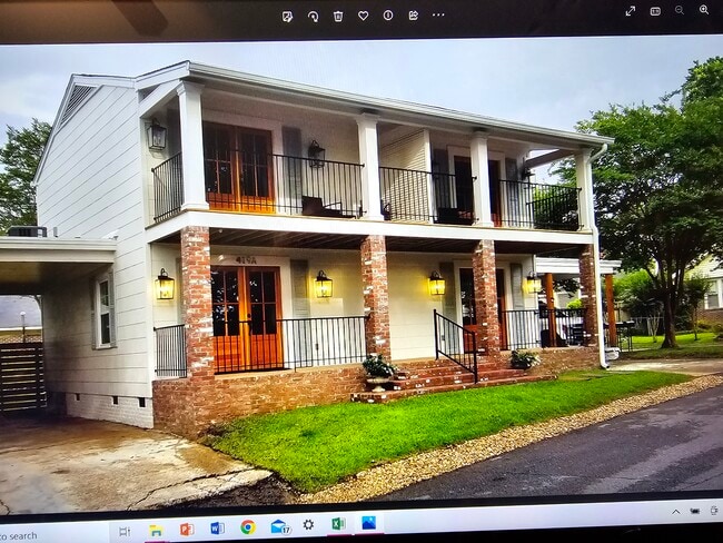 Building Photo - 417 1st St S