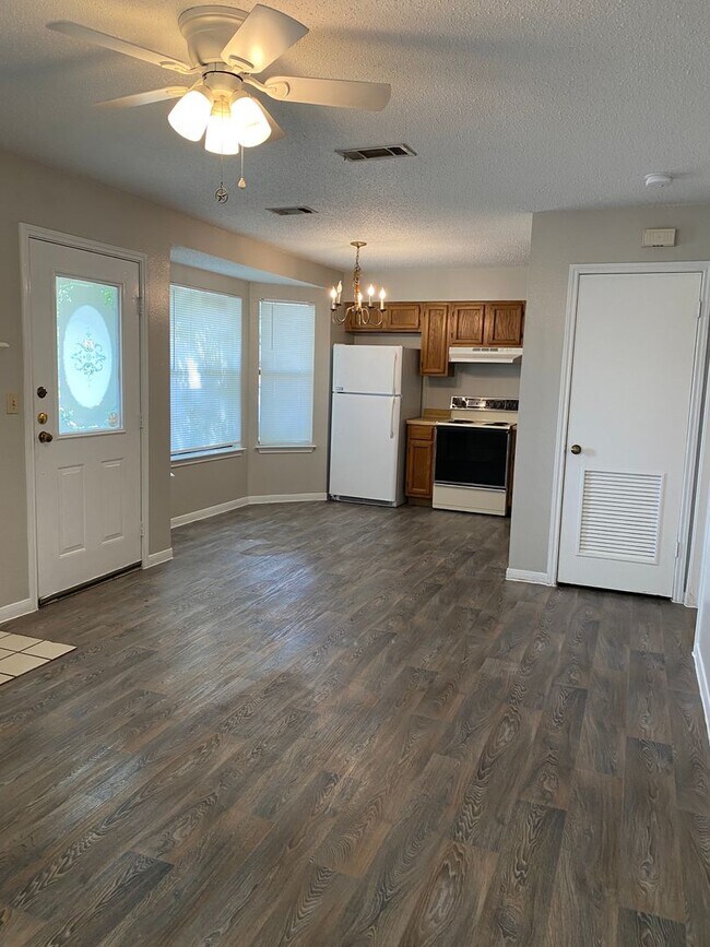 Foto del edificio - Cozy 1-Bedroom in Cambridge Village