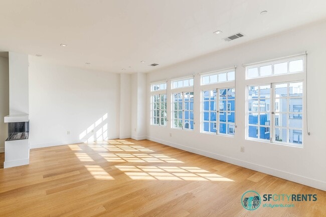 Building Photo - Marina: Remodeled Light-Filled Top-Floor Marina Condo with Private Roof Deck