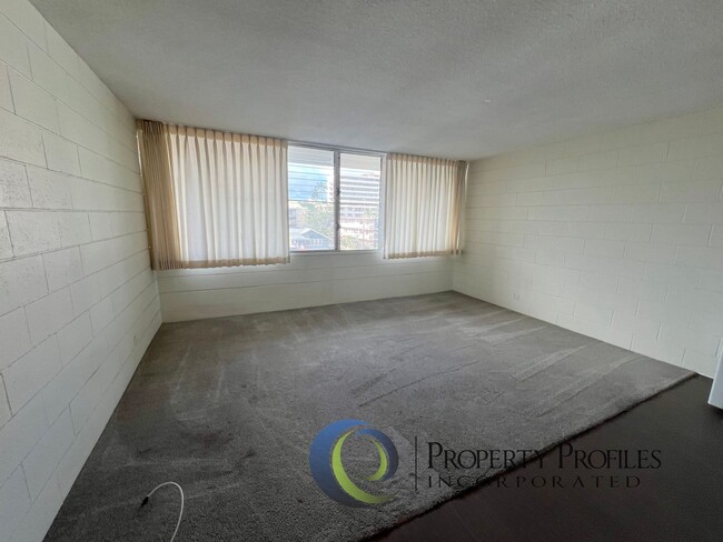 Building Photo - Punahou Gardens Studio - Available Now!