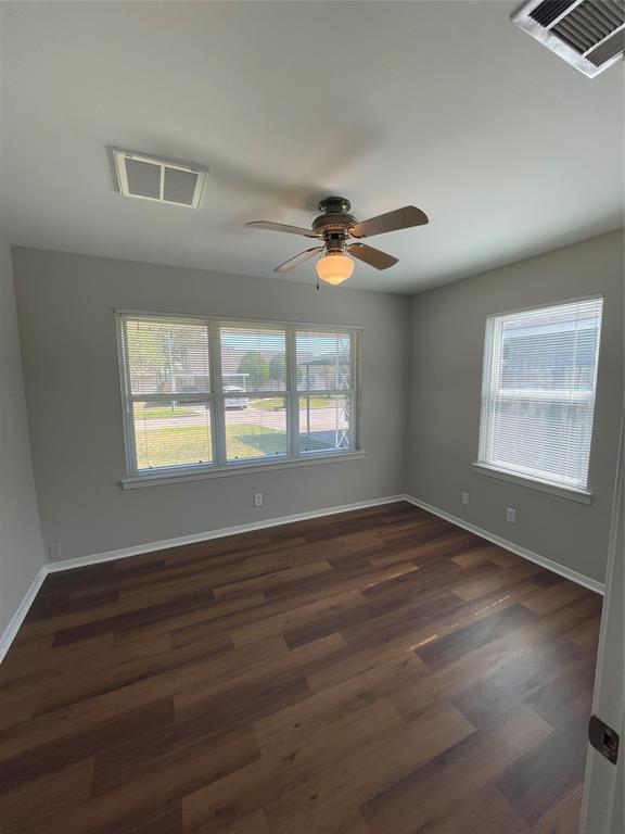 Foto del edificio - 5823 Burr Oak Dr