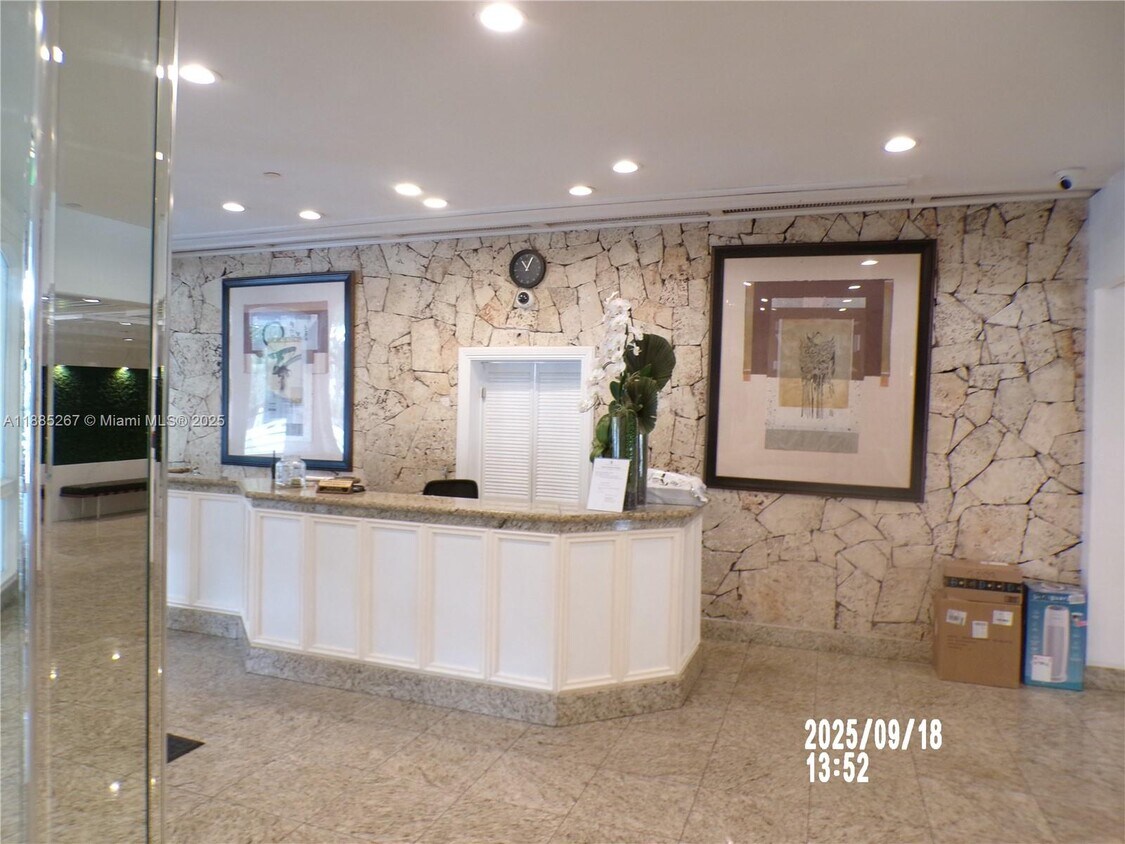 Foto principal - 780 NE 69th St