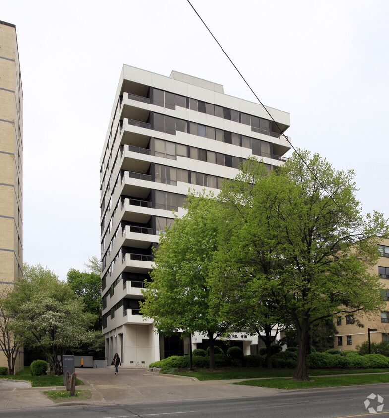 Building Photo - 616 Avenue Rd