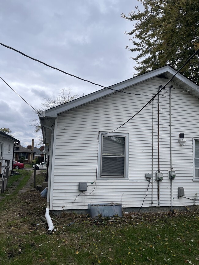 Building Photo - 941 N Drexel Ave