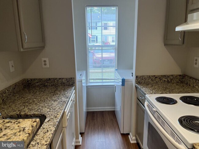 Building Photo - 405 Wind Ridge Dr