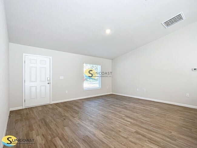 Building Photo - 1 Oak Circle Crse