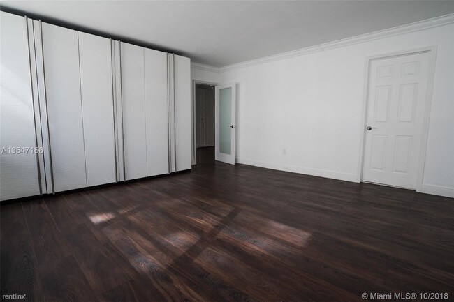 Building Photo - 5313 Collins Ave