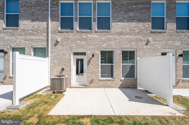 Building Photo - 42 Gust Ln