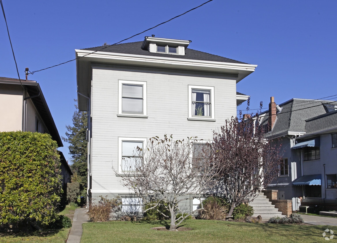 Building Photo - 2149 Santa Clara Ave