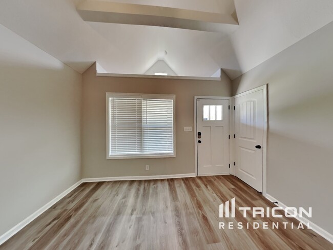 Building Photo - 2945 Lily Way