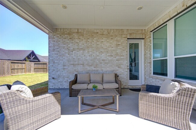 Foto del edificio - 4110 Sherman Oak Ln
