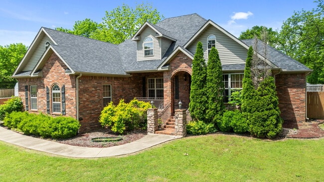 Building Photo - 204 Tunbridge Dr